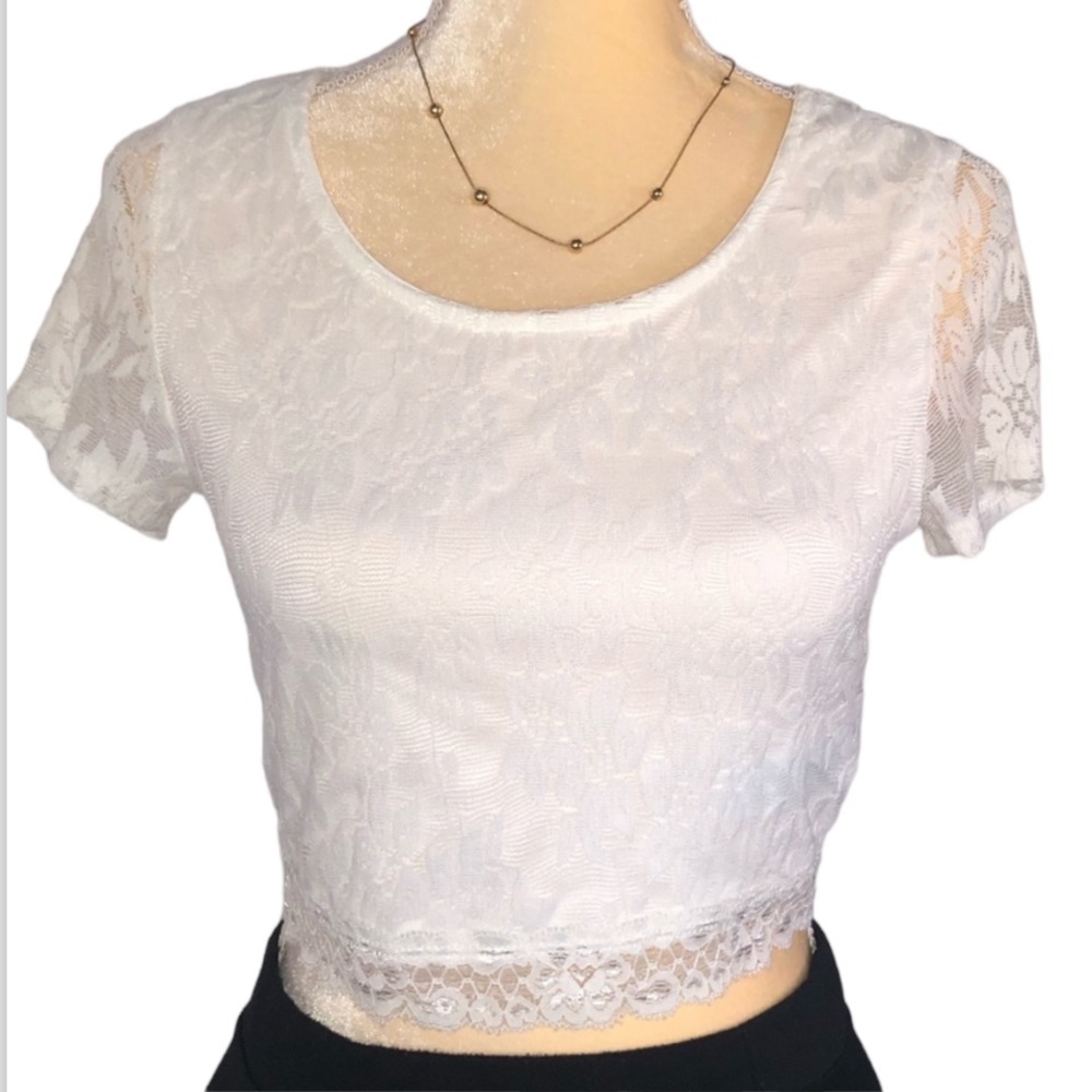 FOREVER 21 LACE CROP TOP CREAM SIZE M SHEER BACK